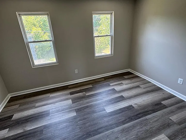 105 Williams Ave — Photo 20