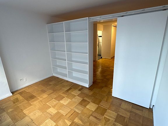 5th image of 330 E 46th St APT 4J