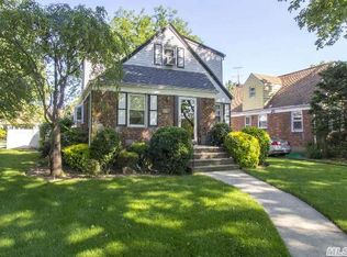 127 Sperry Blvd, New Hyde Park, NY 11040