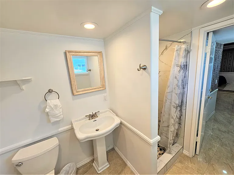 8071 Roosevelt Ave — Photo 5