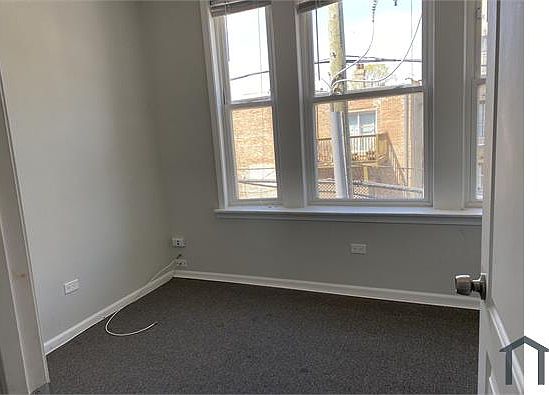 3rd image of 4614 S Lake Park Ave APT 2E