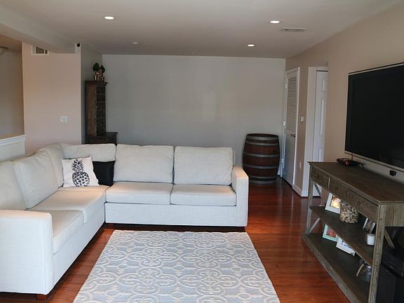 Large living area angle 2
