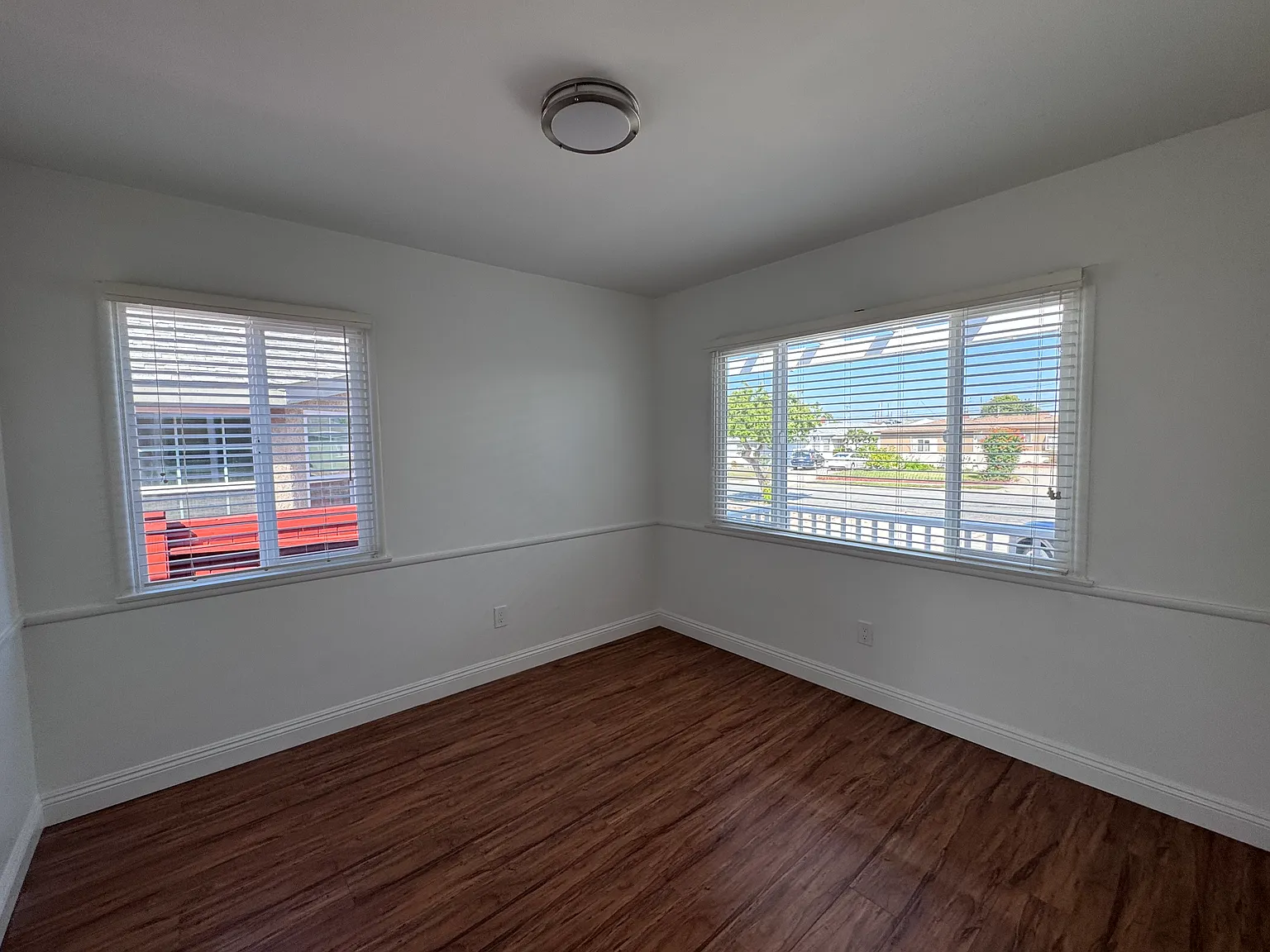 3 bed, 1.5 bath, 1304 sqft, $4,200 — Photo 4