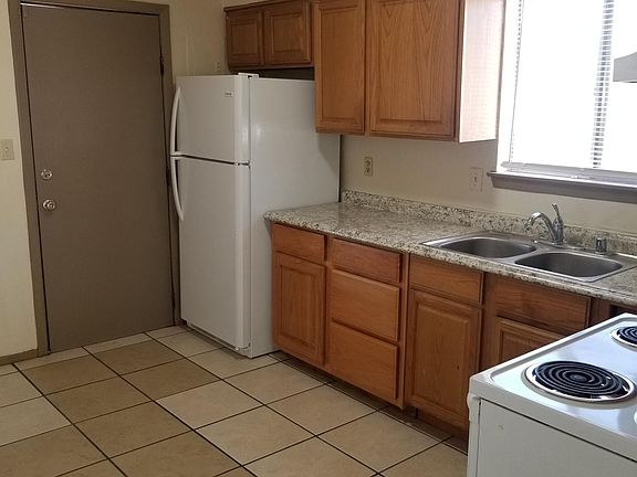 4th image of 300 Montana Ave APT 11