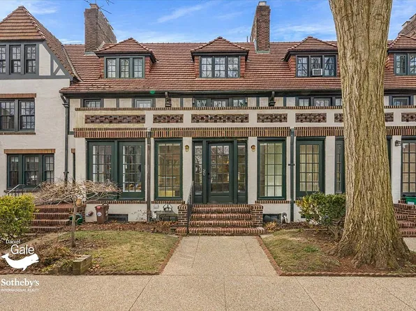 21 Ingram St, Forest Hills, NY 11375