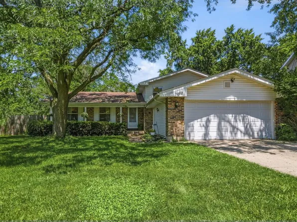 82 Sherbon Ln, Crystal Lake, IL 60014