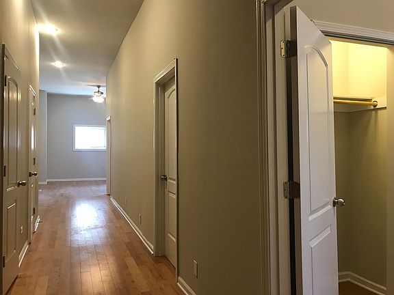 5th image of 2558 W Augusta Blvd #1