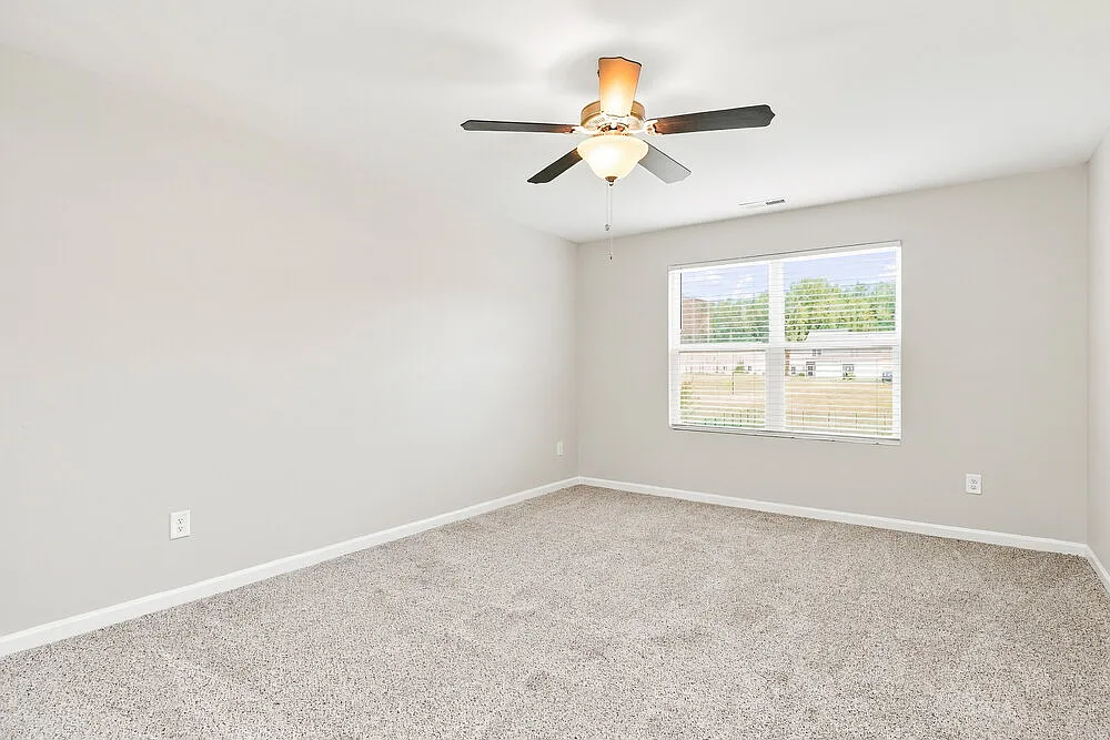 3 bed, 2.5 bath, 1590 sqft, $1,670 — Photo 4