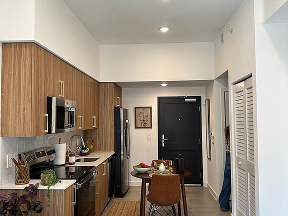2nd image of 2028 Jackson St #A2