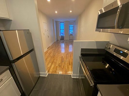 1st image of 347 W 16th St #B1