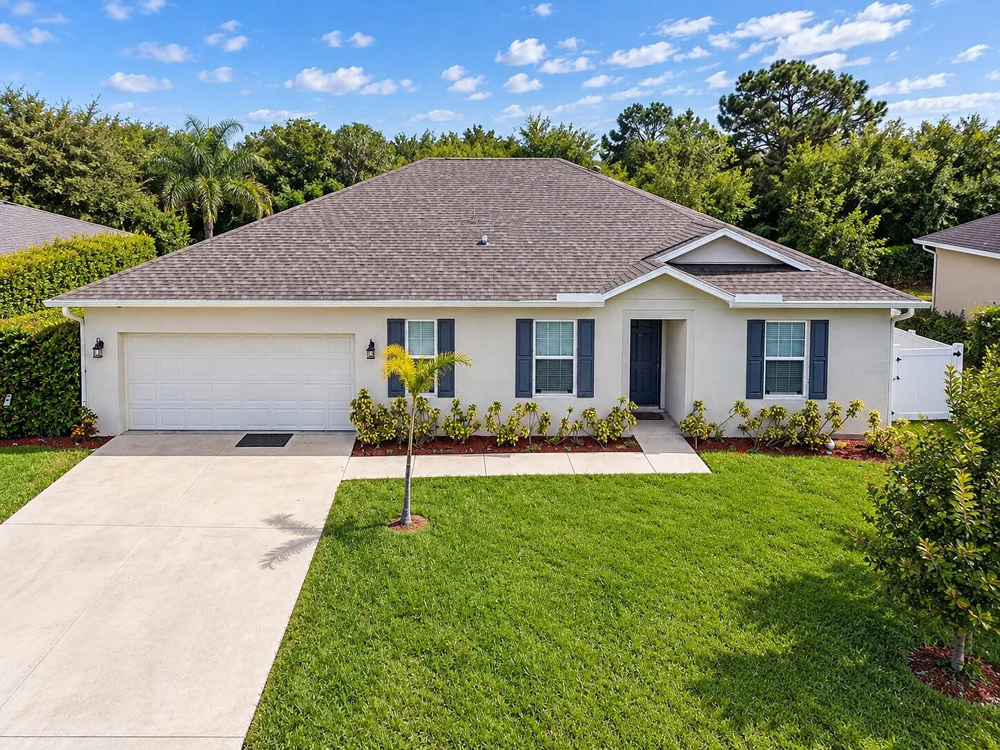5 bed, 2.0 bath, 2059 sqft, $3,150 — Photo 2