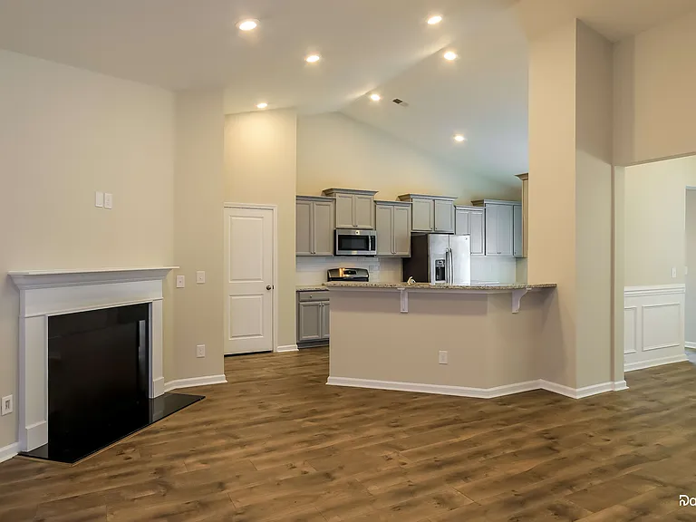 697 Redbud Ln — Photo 7