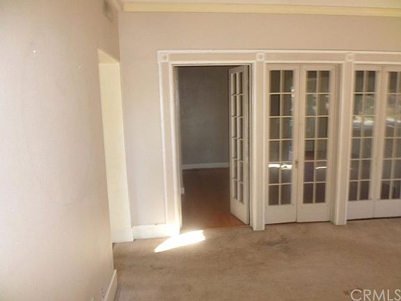 3rd image of 228 E Kendall St