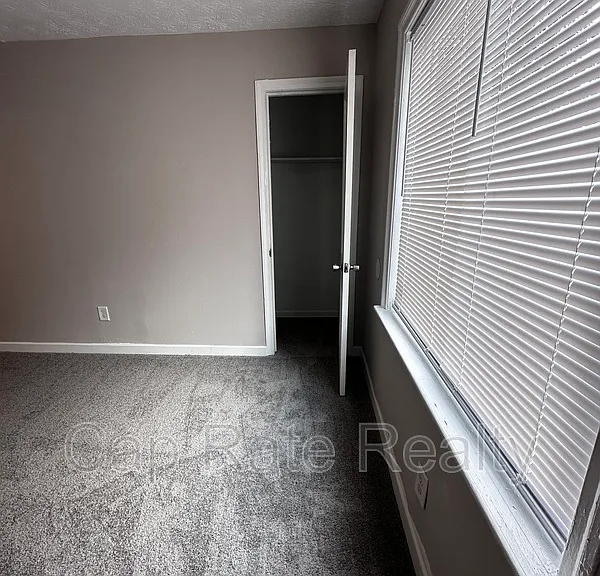 2359 McGuffey Rd — Photo 4