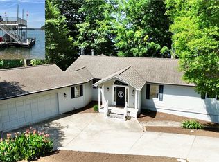 304 Point Place Dr, Westminster, SC 29693