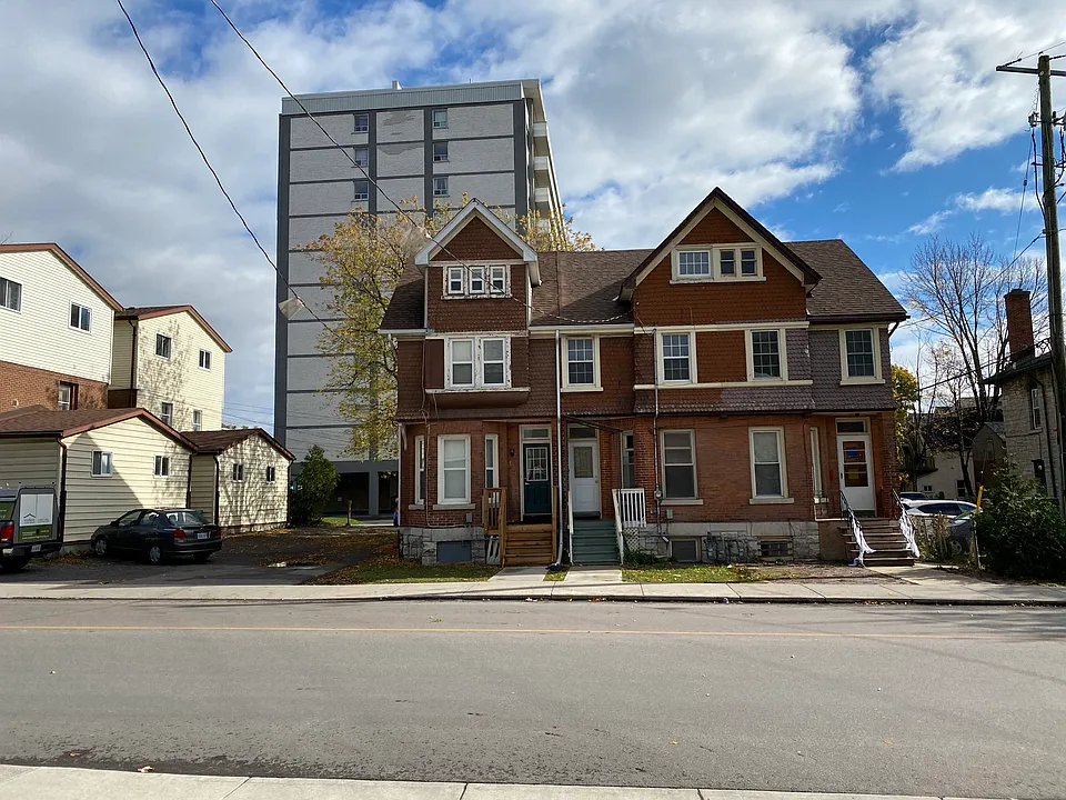 Building Photo 4