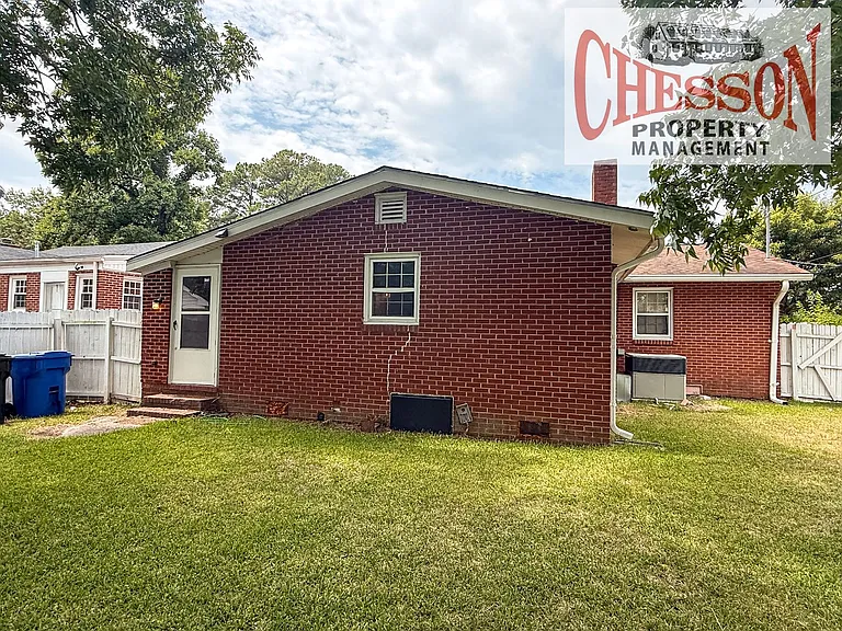 1017 Vance St E — Photo 8