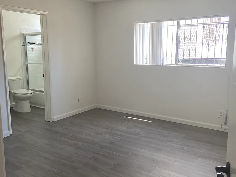 1344 N Serrano Ave — Photo 10