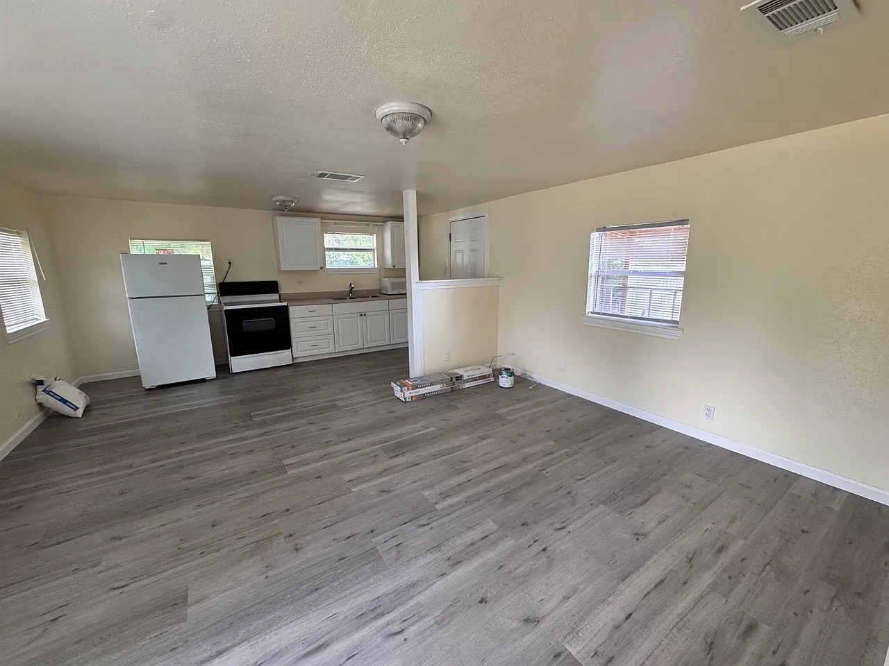 2 bed, 700 sqft, $1,200 — Photo 2