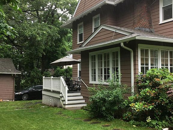 Deck w/ deck furniture incl