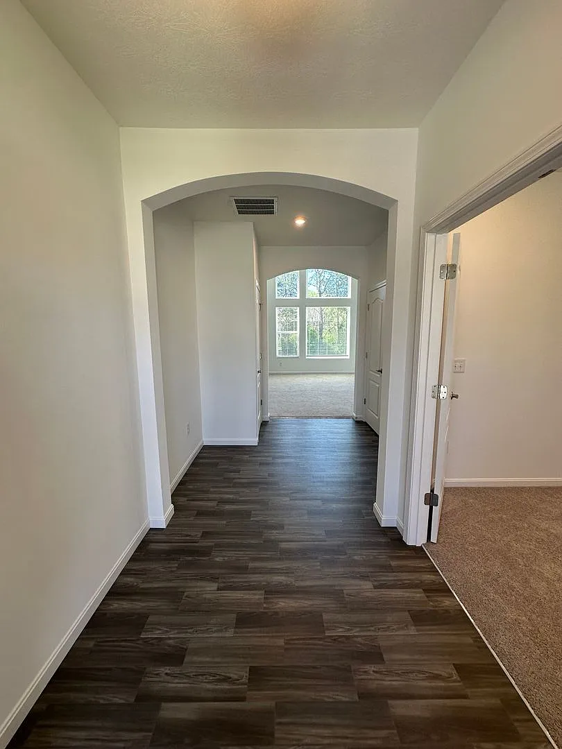 Home in Vista Hills for Rent! — Photo 2