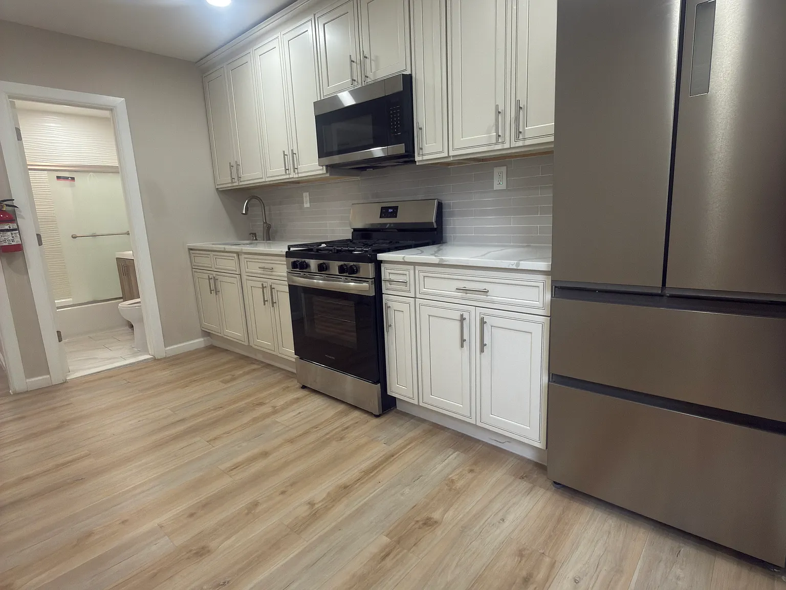 3 bed, 1100 sqft, $2,700 — Photo 2