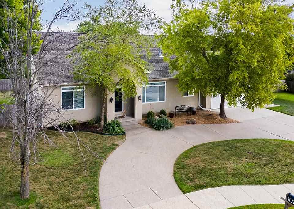 1st image of 104 S Bentwood Dr