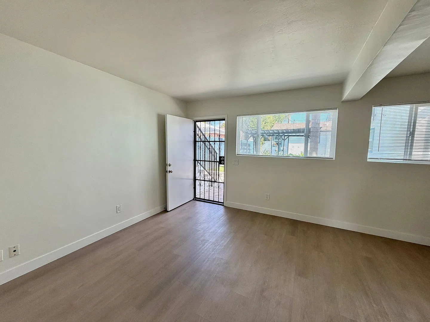 SDS T 4480-86 51st Street — Photo 4