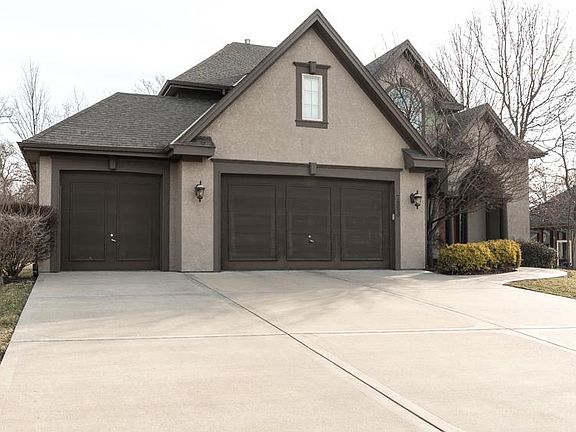 3rd image of 7853 N Dawn Ave