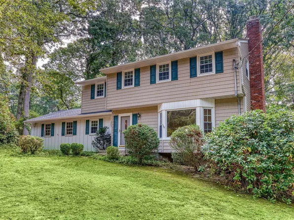 10 Shaker Hollow Road, Setauket, NY 11733