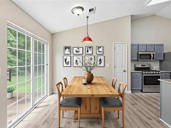 3rd image of 186 Crestbend Ln