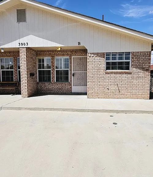 3903 Van Buren Ave — Photo 3