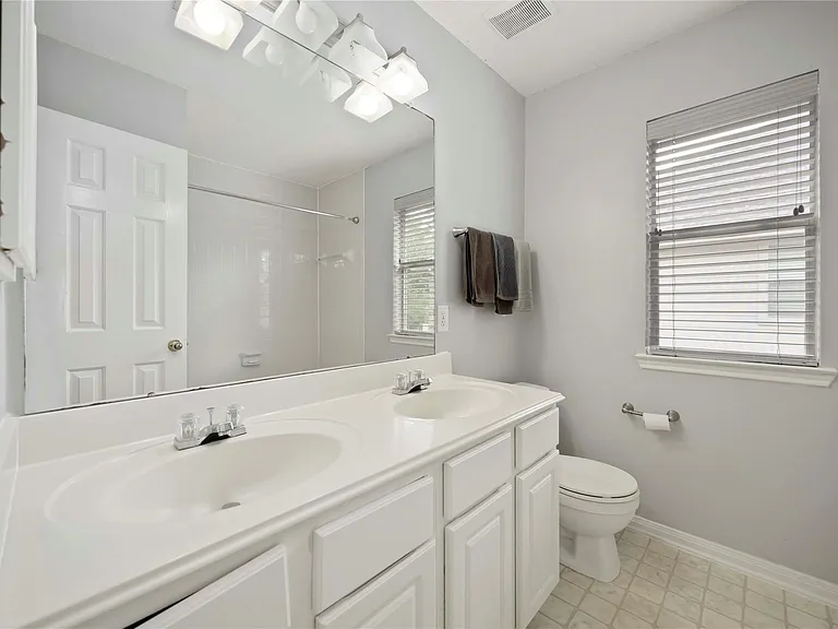 13611 Delacey Ln — Photo 20