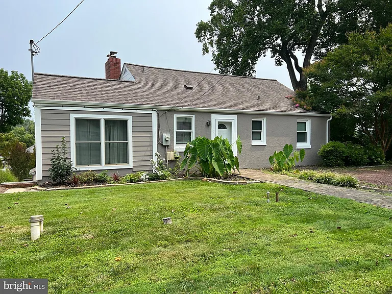 504 Walnut Dr — Photo 5