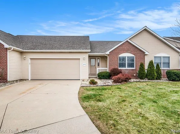 2278 Rosewood Ct, Flushing, MI 48433