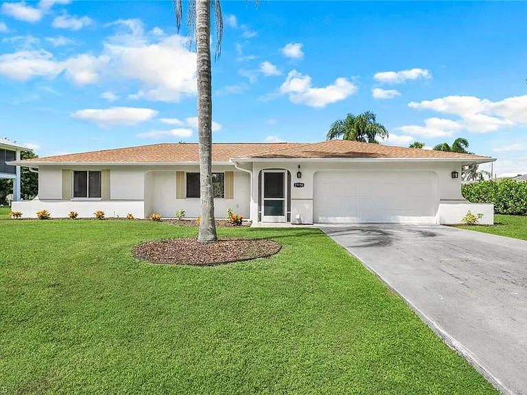 27150 Esther Dr — Photo 1