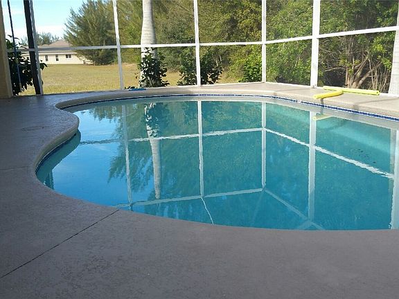 3rd image of 233 SW 26th Terrace Cpe