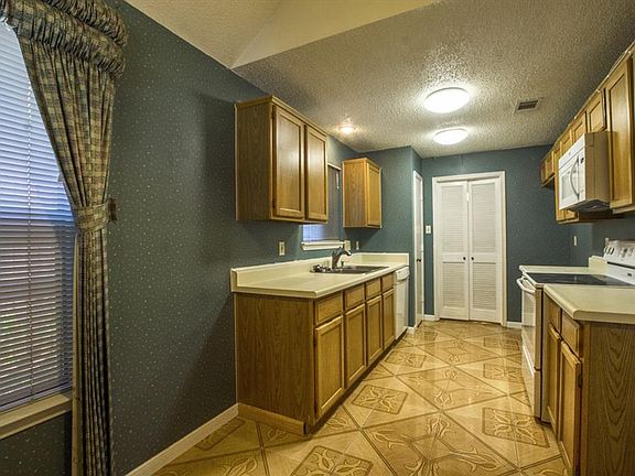 5th image of 6431 Royal Cedar Dr