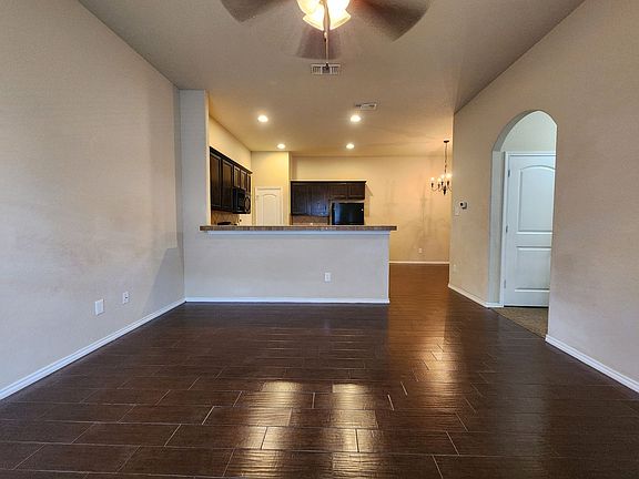 5th image of 297 Rosalie Dr