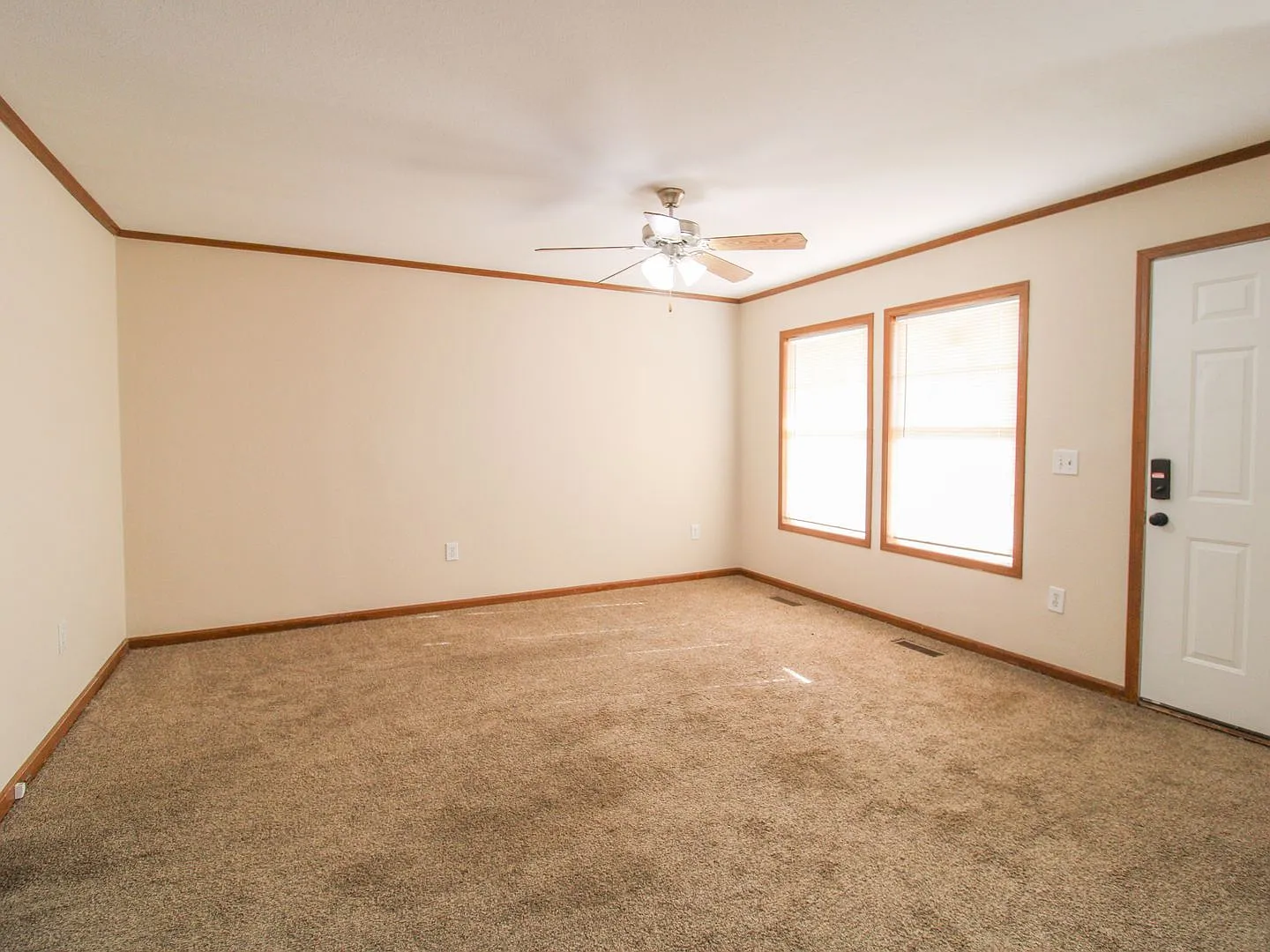 Beautiful 3 Bedroom Duplex in Convenient Pulaski Location — Photo 2