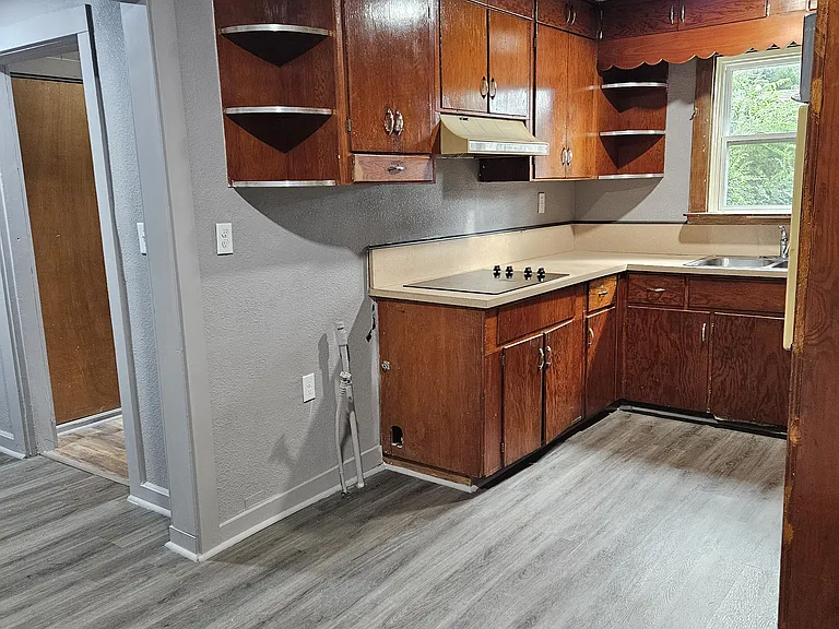 904 N Main St — Photo 12