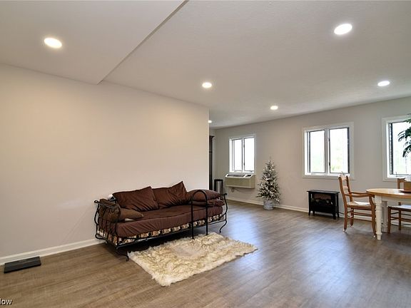 5th image of 19000 Lake Rd APT 421