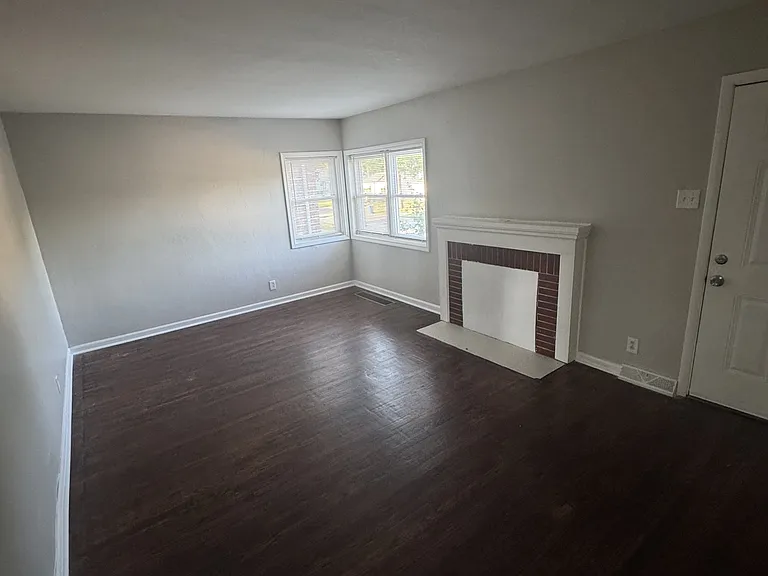 6625 Thurston Ave — Photo 2