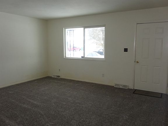 5th image of 652 N Oakland Ave