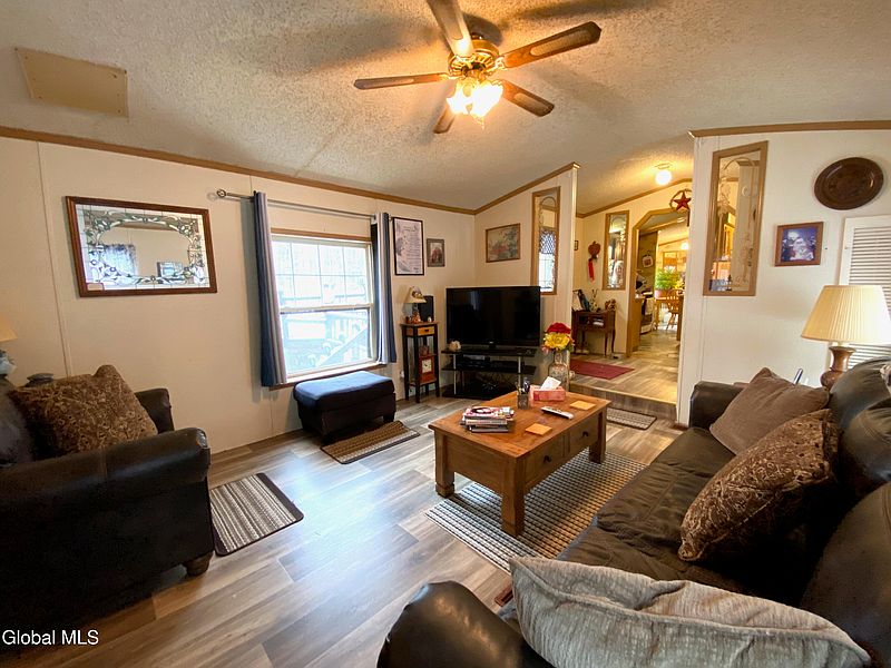 4th image of 75 Cedar Ridge Way