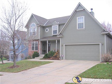 Set in a welcoming cul-de-sac