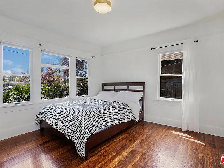 1421 N Alvarado St — Photo 23