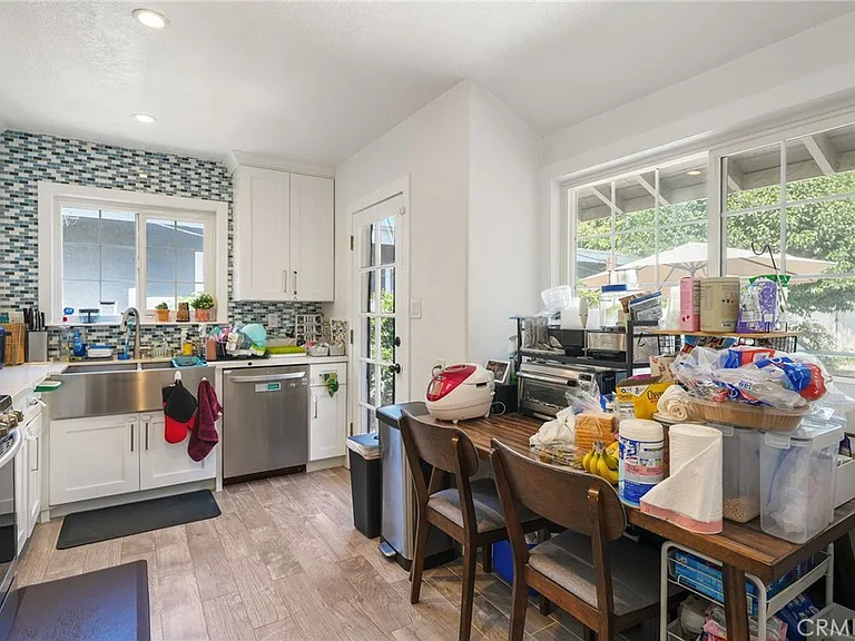 2358 Snowden Ave — Photo 14