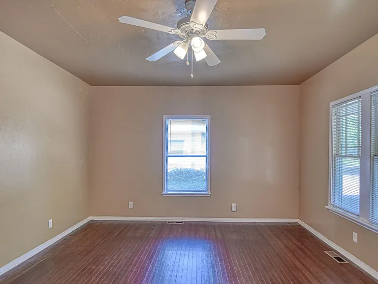 464 College Ave — Photo 16