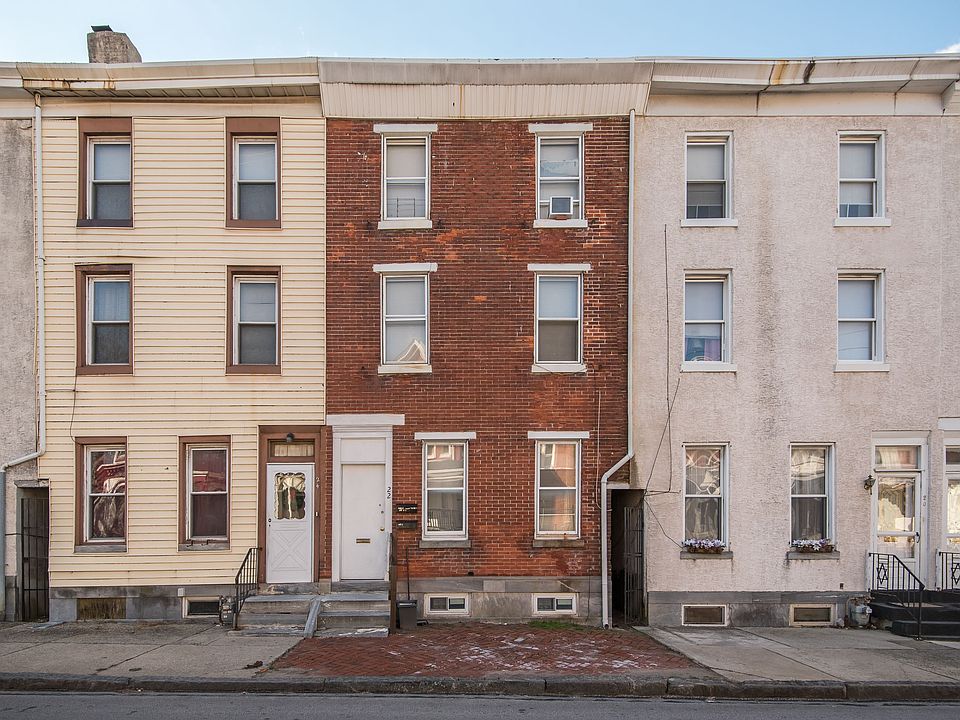 1st image of 22 E Elm St